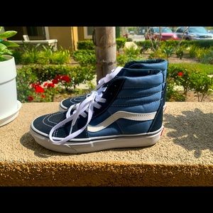 Vans m Light blue and navy blue hi tops.